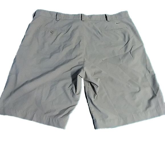 Mens Nike Dri-Fit Khaki Beige Pin Stripped Golf Shorts Casual Size 38 Inseam 11" - Picture 1 of 6